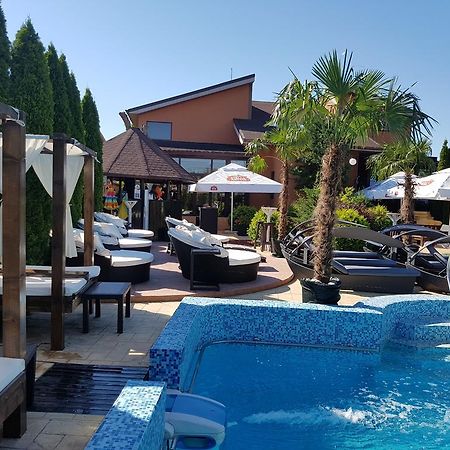Rixo'S Guesthouse Cîrcea Екстериор снимка
