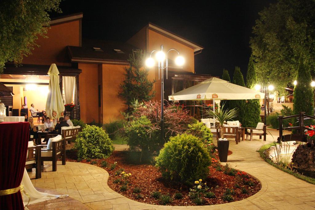 Rixo'S Guesthouse Cîrcea Екстериор снимка
