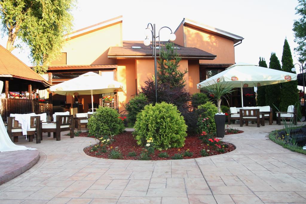 Rixo'S Guesthouse Cîrcea Екстериор снимка