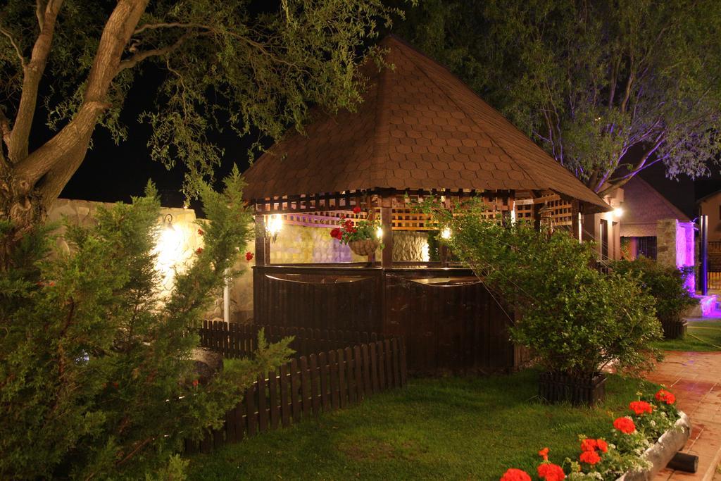 Rixo'S Guesthouse Cîrcea Екстериор снимка