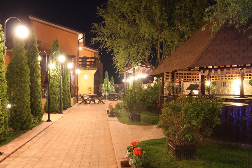 Rixo'S Guesthouse Cîrcea Екстериор снимка