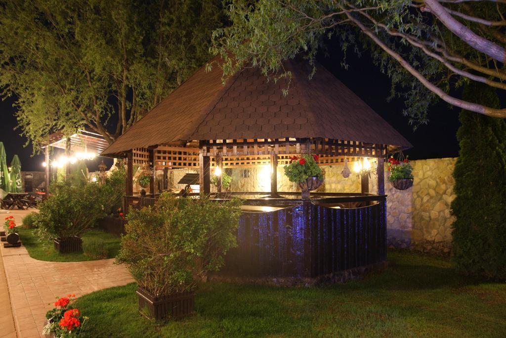 Rixo'S Guesthouse Cîrcea Екстериор снимка