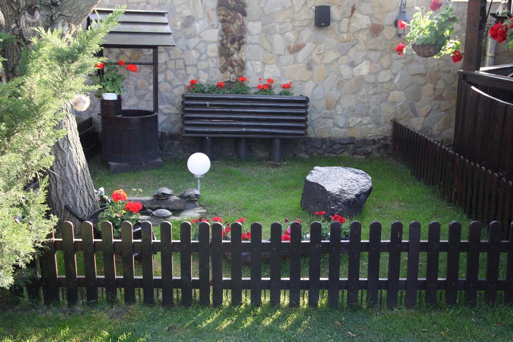 Rixo'S Guesthouse Cîrcea Екстериор снимка