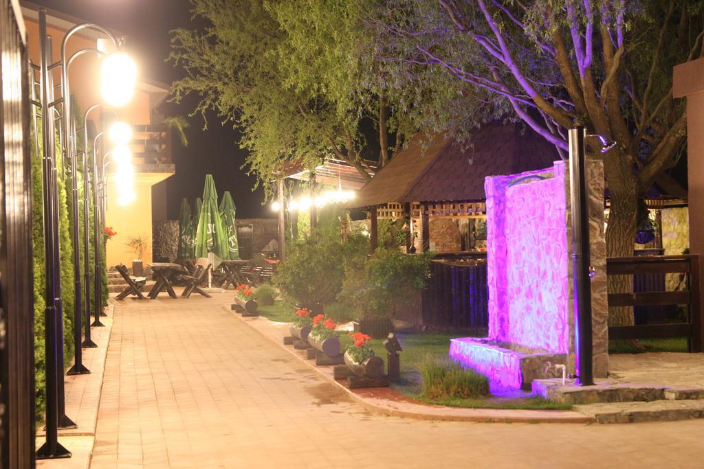 Rixo'S Guesthouse Cîrcea Екстериор снимка