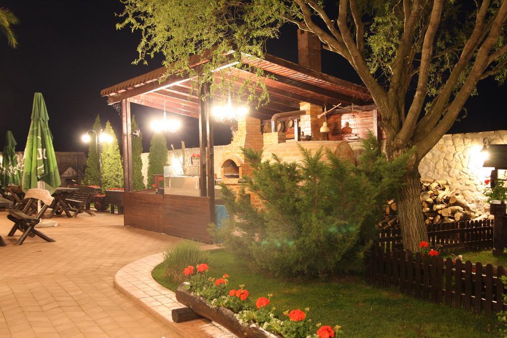 Rixo'S Guesthouse Cîrcea Екстериор снимка