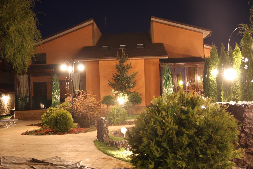 Rixo'S Guesthouse Cîrcea Екстериор снимка
