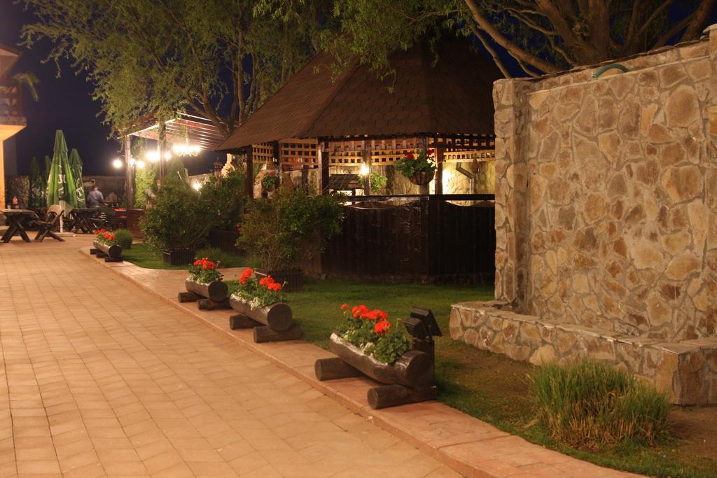 Rixo'S Guesthouse Cîrcea Екстериор снимка