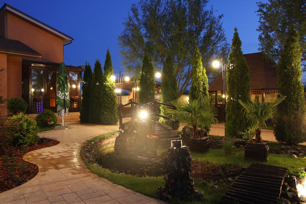 Rixo'S Guesthouse Cîrcea Екстериор снимка