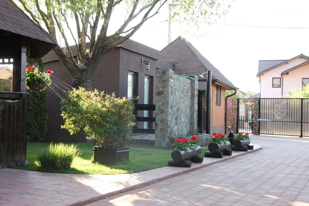 Rixo'S Guesthouse Cîrcea Екстериор снимка