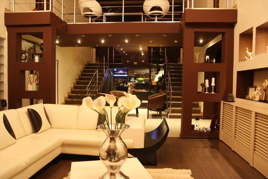 Rixo'S Guesthouse Cîrcea Екстериор снимка