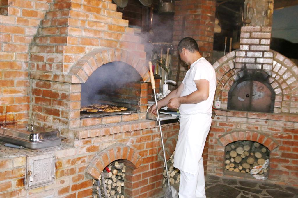 Rixo'S Guesthouse Cîrcea Екстериор снимка