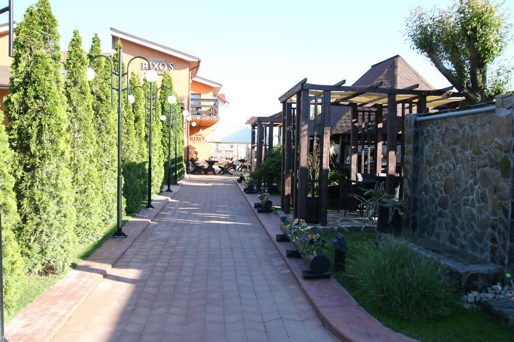 Rixo'S Guesthouse Cîrcea Екстериор снимка