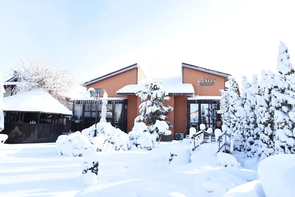 Rixo'S Guesthouse Cîrcea Екстериор снимка