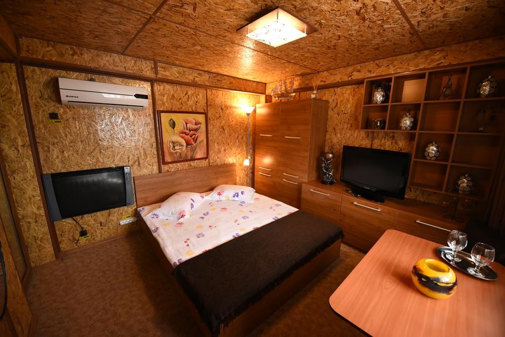 Rixo'S Guesthouse Cîrcea Екстериор снимка